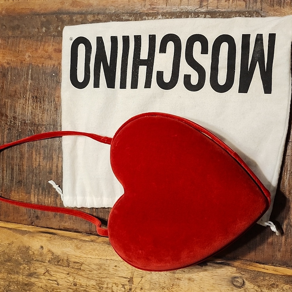 .moschino red velvet heart bag